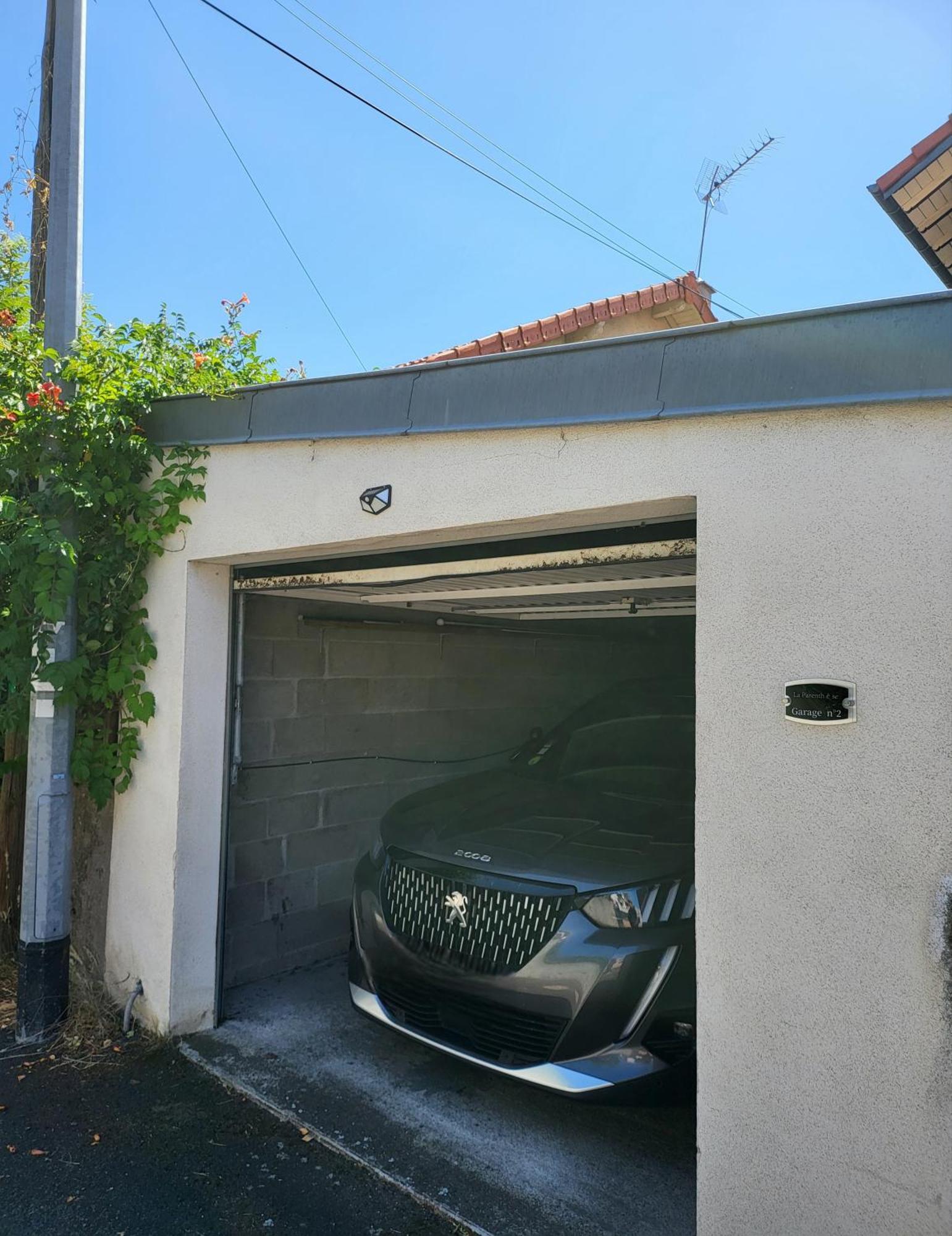 La Parenthese Auvergnate, F3 2 Clermont-ferrand, Parking *